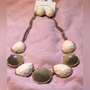 The stone necklace